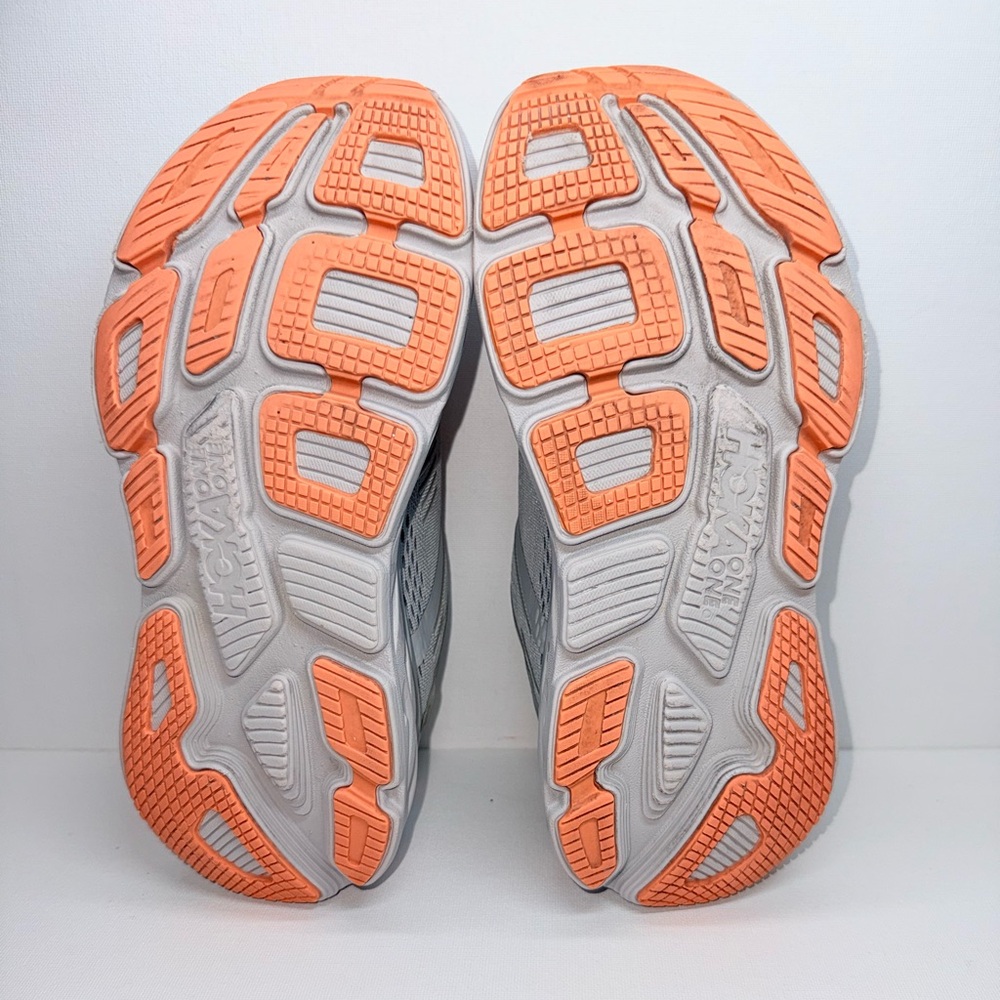 Hoka Women's Light Gray & Peach Bondi 7 Running Shoes - Picture 4 of 8